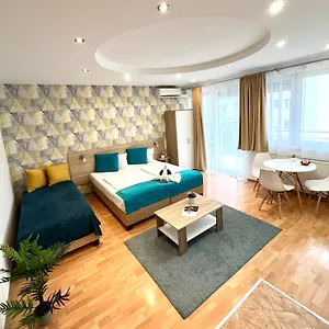 Star With Free Parking Apartman